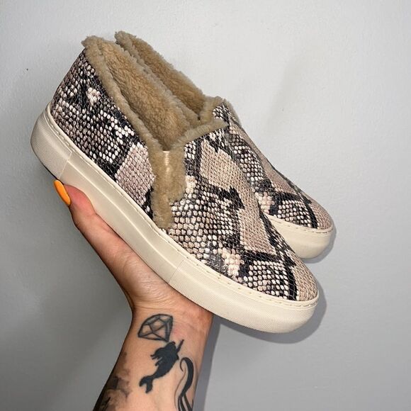 VINCE CAMUTO KATERINDA SLIP-ON SNEAKER Animal print Sherpa Lined Snakeskin 7.5 - Picture 1 of 7